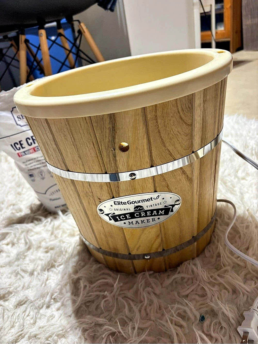 Elite Gourmet 4QT. Old Fashioned Electric Ice Cream Maker